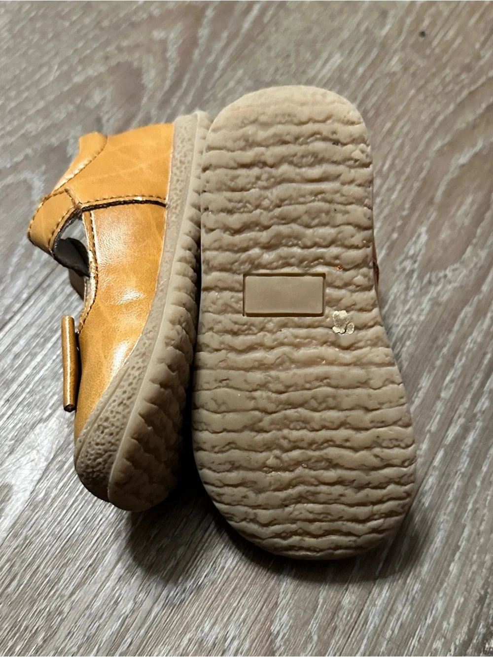 Girls' L'Amour Emma Bow T-Strap Mary Jane Shoe VGC Size 5 Tan Baby Toddler